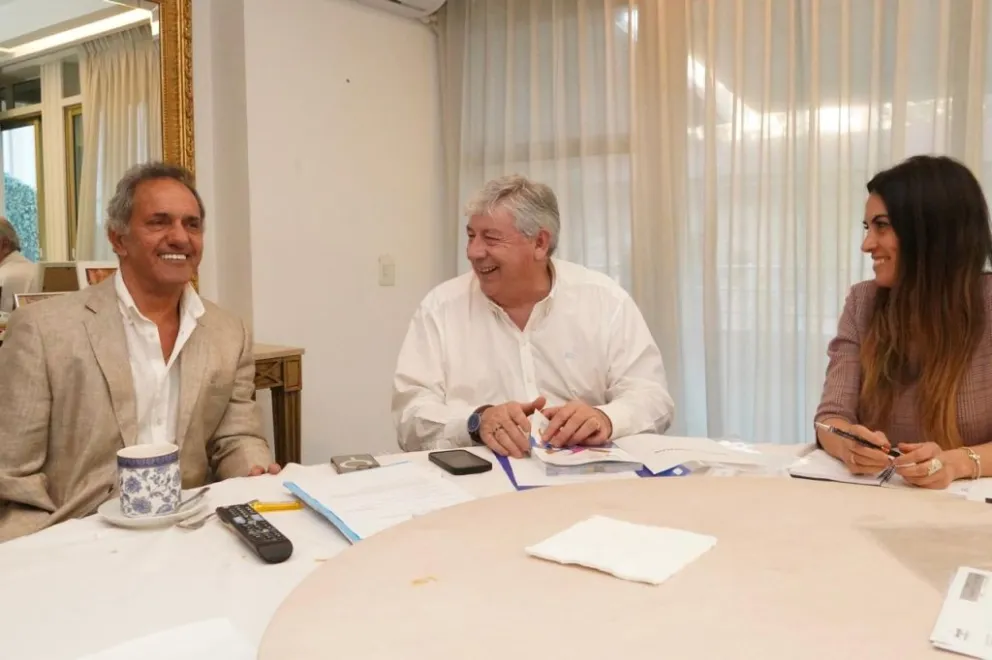 Baja temporada y conectividad: Cortés mantuvo un encuentro con Daniel Scioli