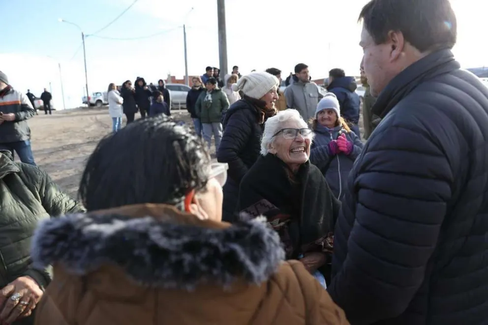 Inauguraron una red eléctrica que beneficiará a 97 familias de Comallo