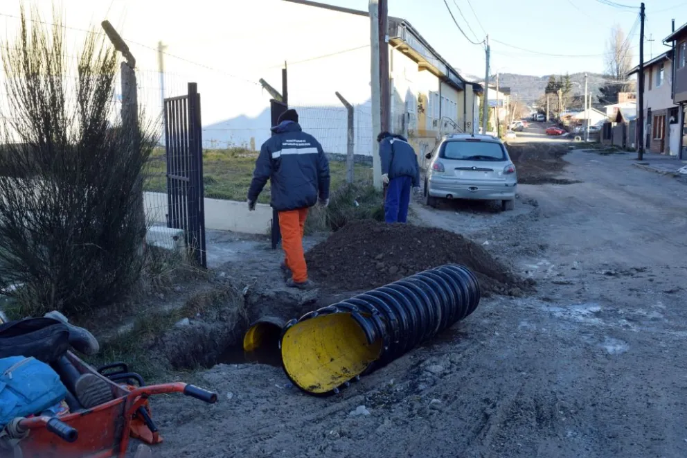Realizan el entubado de pluviales en el CDI Iglesias