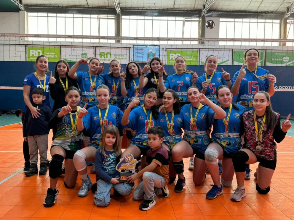 Festejos del Bariloche Vóley Club en la Liga de Menores