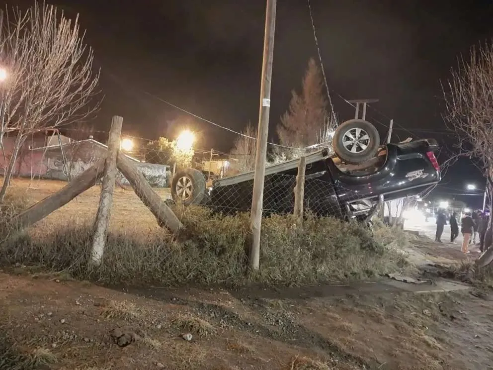 Un joven volcó una camioneta que sacó sin permiso de un taller mecánico