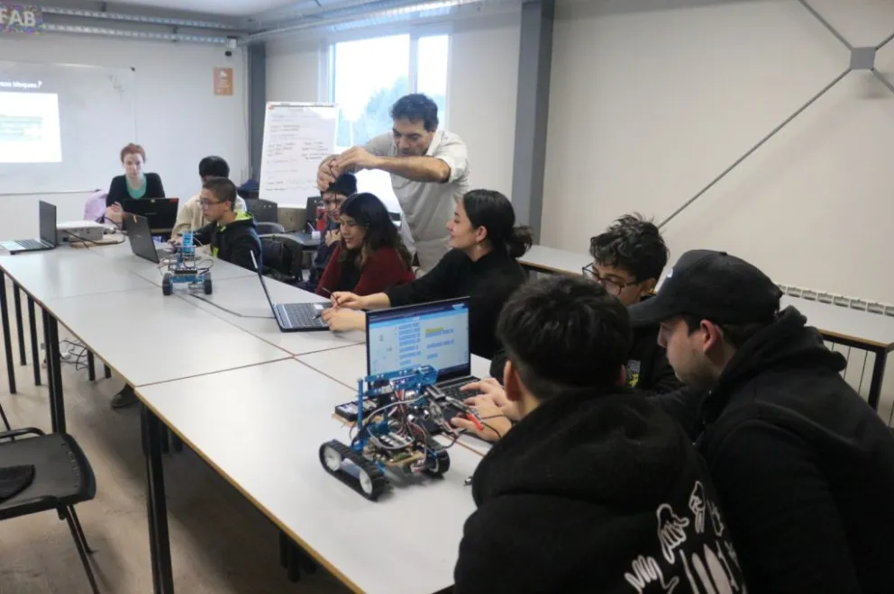 Invitan a niños y adolescentes a cursar los talleres de Robótica, Electrónica y Programación