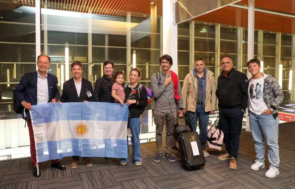 Regresaron al país los diplomáticos argentinos que fueron expulsados de Venezuela