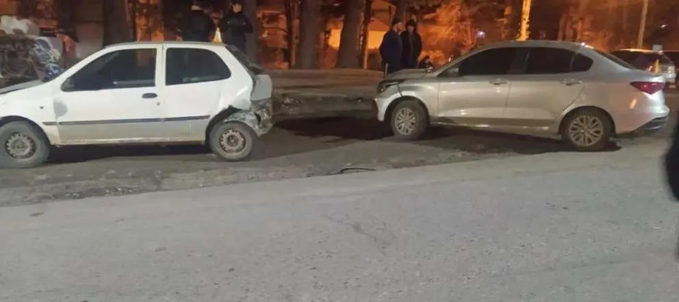 Chocó desde atrás a un auto estacionado por un desperfecto mecánico
