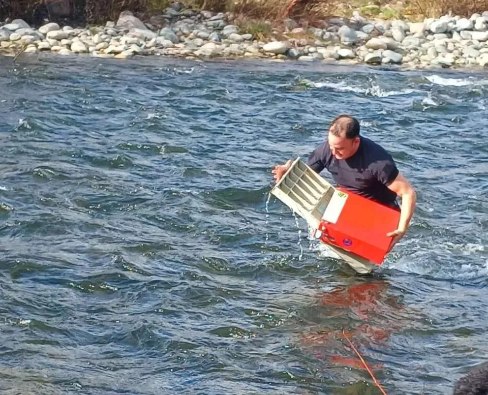 El Bolsón: Ladrón se arrojó al río para tratar de huir de la Policía