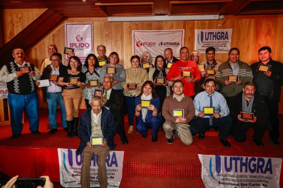 Homenajearon a trabajadores hoteleros y gastronómicos con más de 30 años de trayectoria