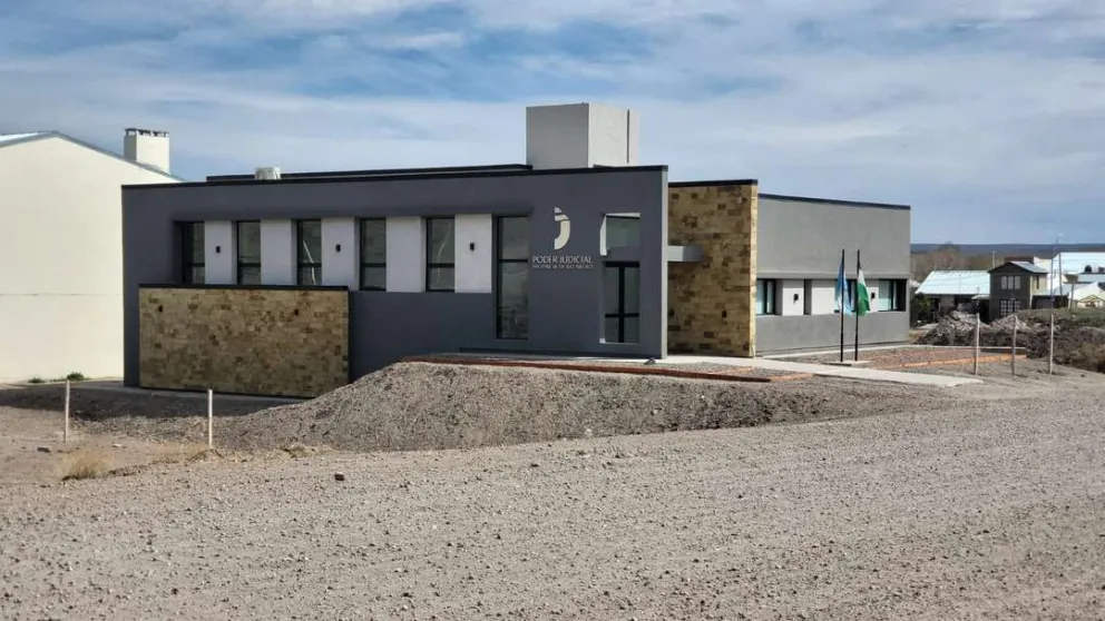 Por una deuda judicial, rematan un vehículo en Ingeniero Jacobacci