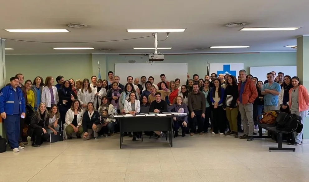 Con reclamos al gobierno, profesionales y técnicos del hospital zonal oficializaron su asociación 