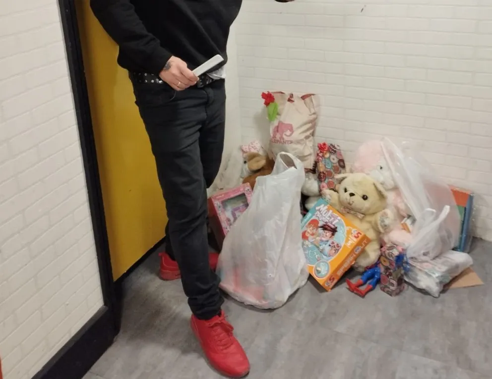 Ginebra Hair recibió juguetes a cambio de un corte de pelo por el Día del Niño