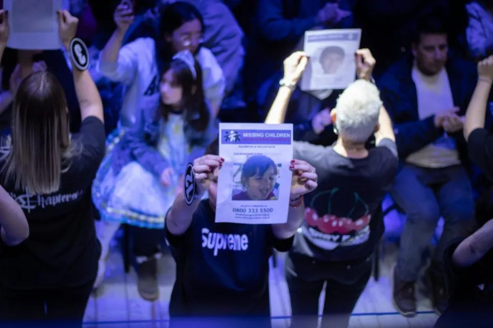 Por un motivo solidario las candidatas desfilaron en Grisu