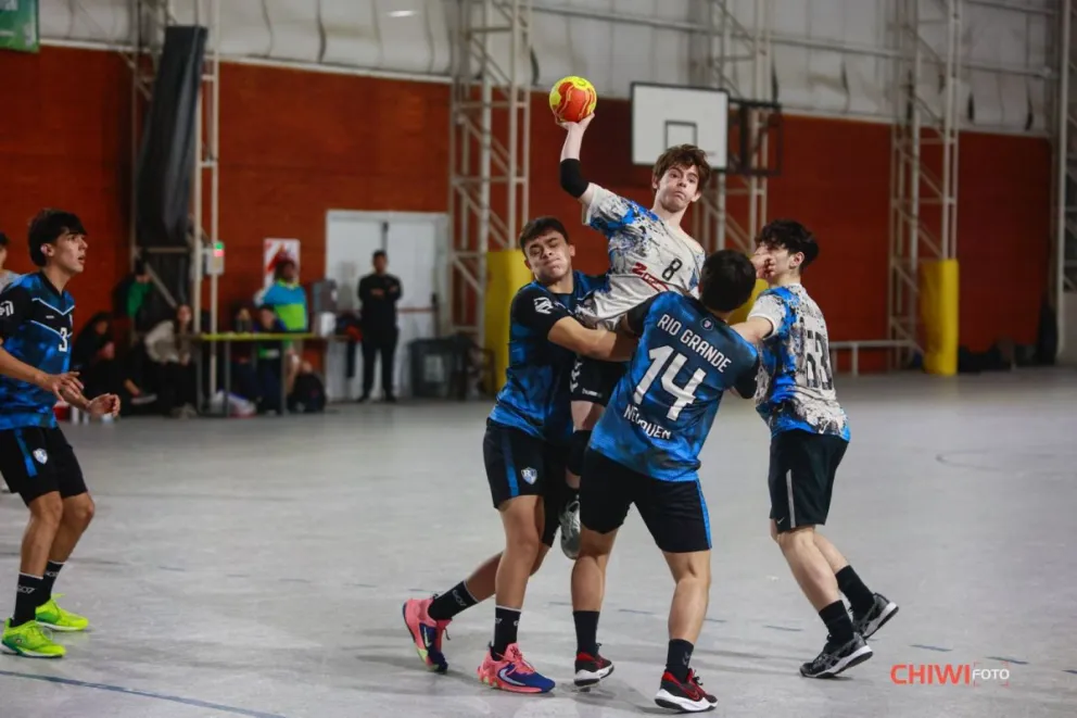 Destacada participación del Club Nahuel Huapi en el Regional de handball