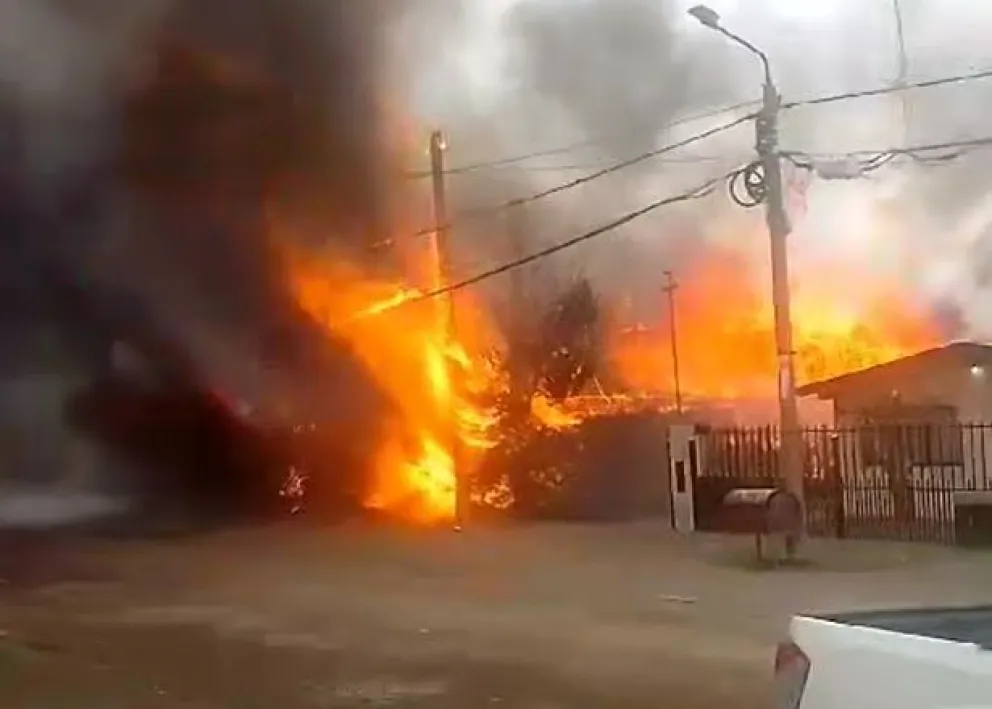 Venta solidaria de superpanchos para una familia que perdió todo en un incendio
