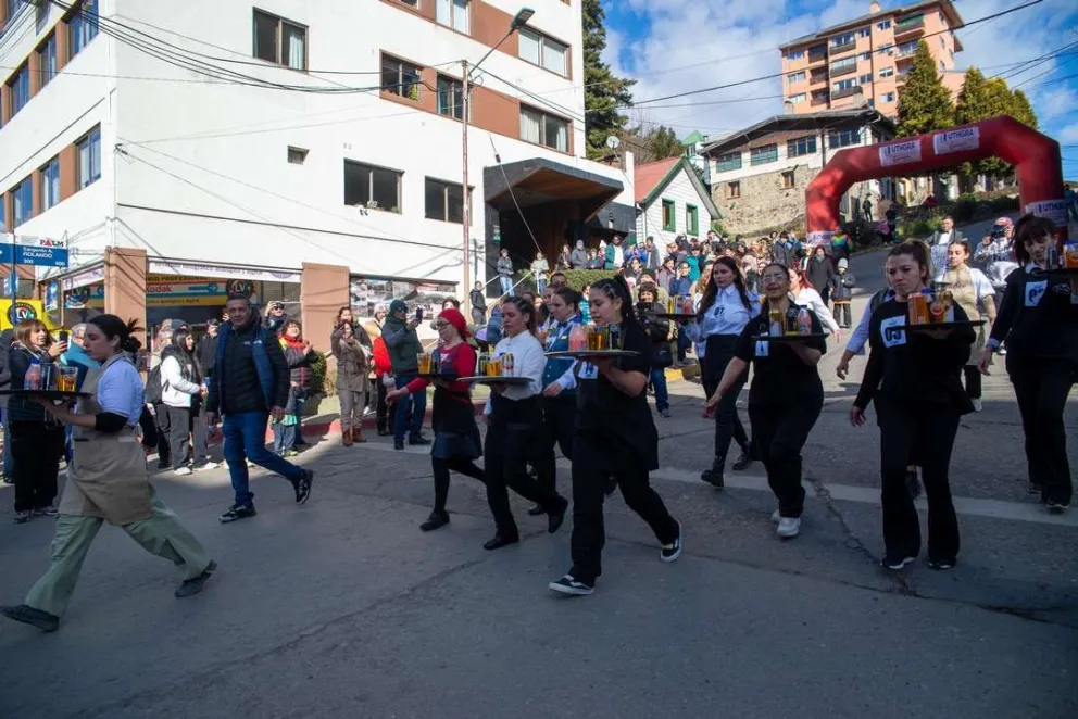 Con la Carrera de Mozos comenzó la segunda jornada de la 53° Fiesta Nacional de la Nieve