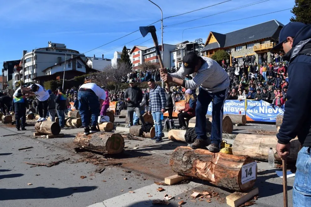 Volvió el Concurso de Hacheros a la Fiesta Nacional de la Nieve