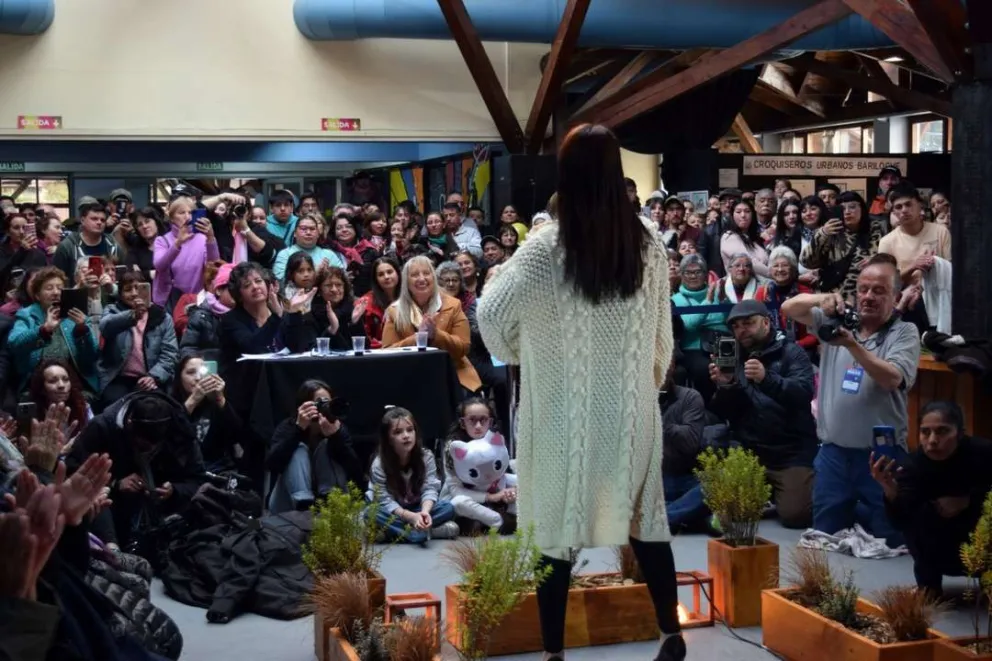 Se realizó el tradicional Concurso del Pullover y Desfile de las Candidatas 