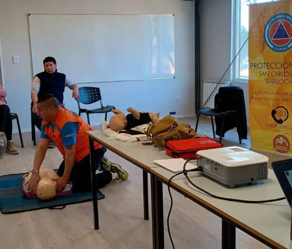 Siguen capacitando a municipales en primeros auxilios, RCP y uso del DEA