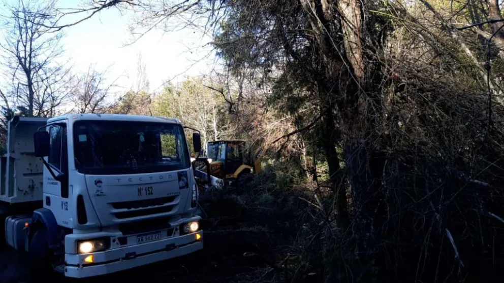 Repaso y apertura de calles en el barrio Las Cartas