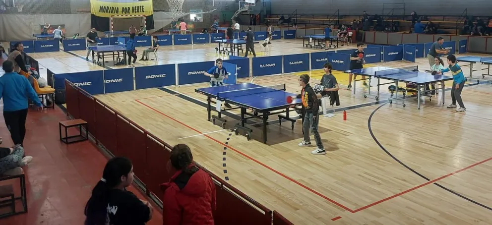 El tenis de mesa volvió al “Muni 3” con un gran torneo