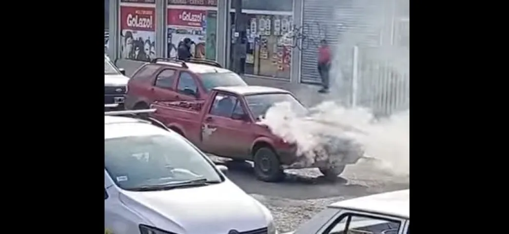 Una camioneta sufrió un principio de incendio sobre calle Onelli