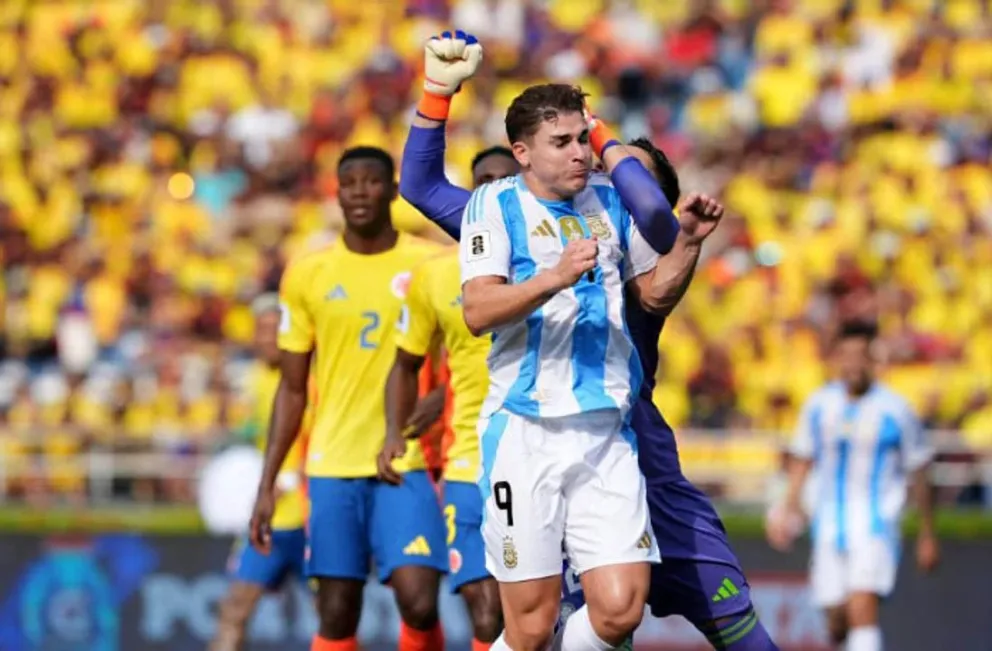 Argentina perdió con Colombia, pero sigue siendo líder de las Eliminatorias 