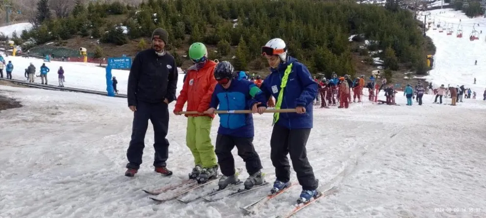 El grupo de ADAM participa de una semana de esquí adaptado en Catedral