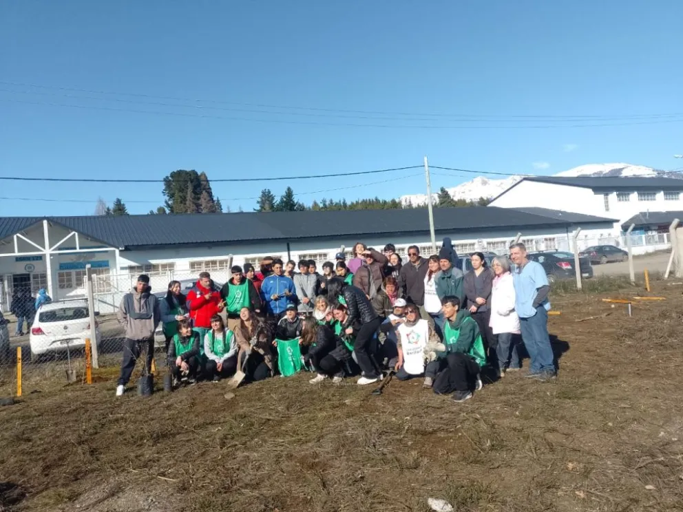 Trabajo en conjunto en la zona del Hospital Modular del Km 8