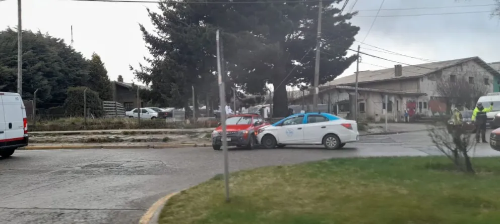 Un choque y tareas de pintado de calles complicaron el tránsito en el Ñireco