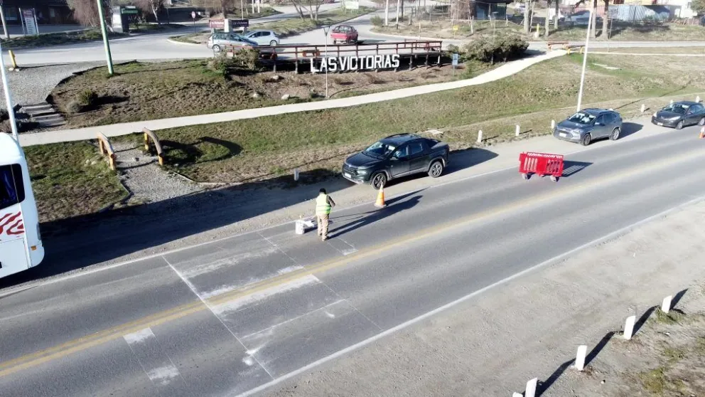 Continúa el pintado de sendas peatonales y embellecimiento de la ciudad