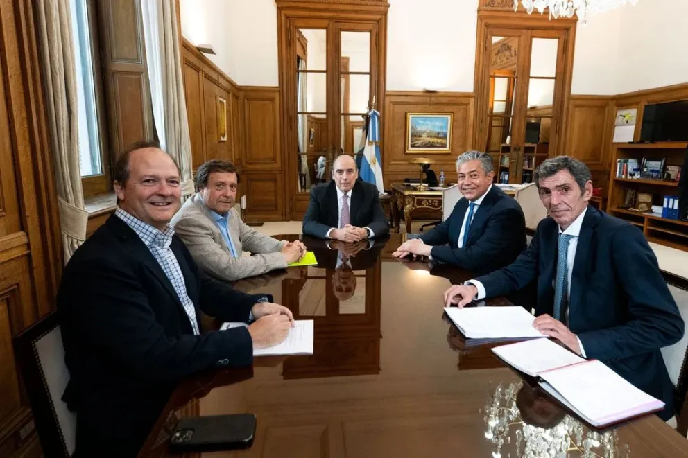 Gobierno nacional y provincias acuerdan participación en licitación de represas