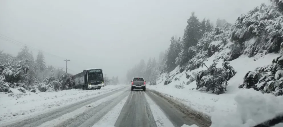 La nieve generó complicaciones en el acceso al Cerro Catedral