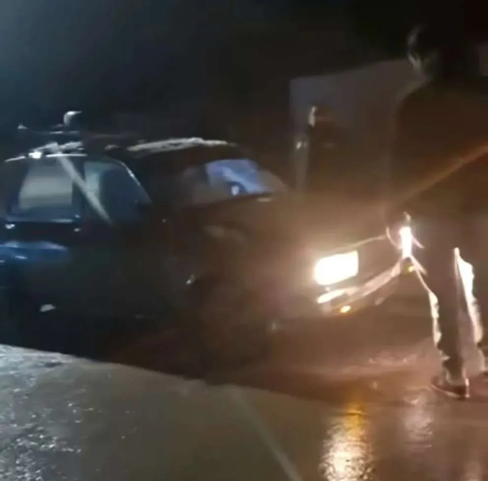 Conducía alcoholizado y quiso huir al chocar a otro auto cuando iba en contramano