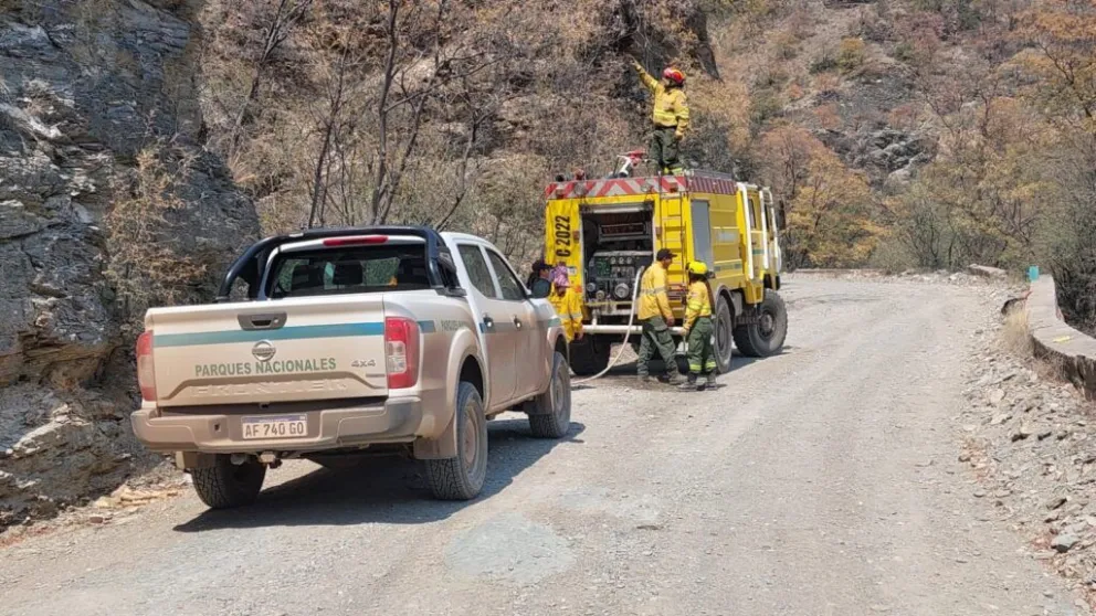 Brigadistas del Departamento ICE se suman al combate del fuego en Córdoba
