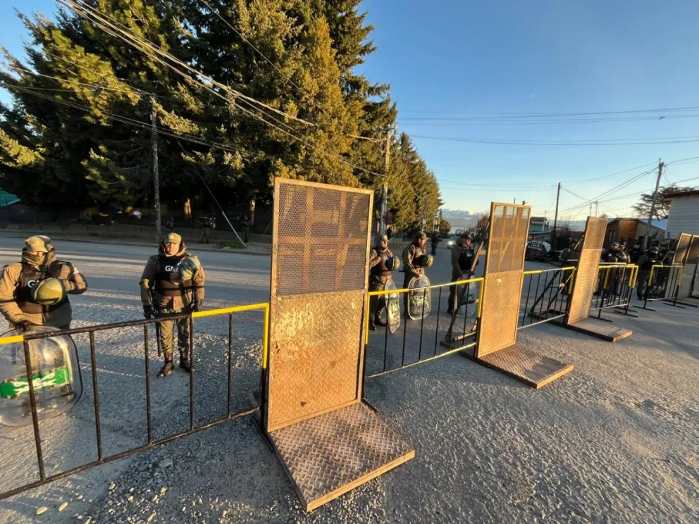 Vallado y operativo de seguridad en los alrededores del Escuadrón 34 por el juicio federal de Villa Mascardi