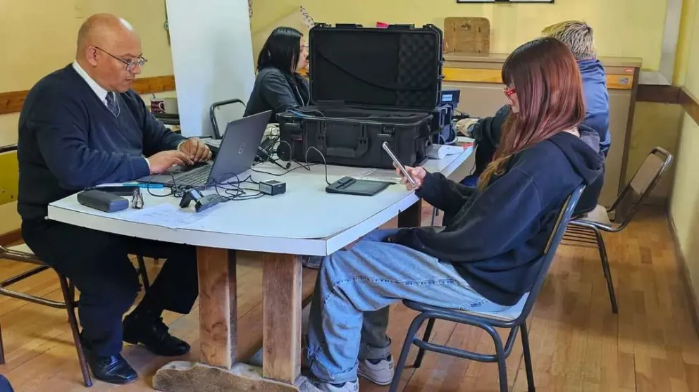 Estudiantes barilochenses renovaron su DNI sin salir de la Escuela