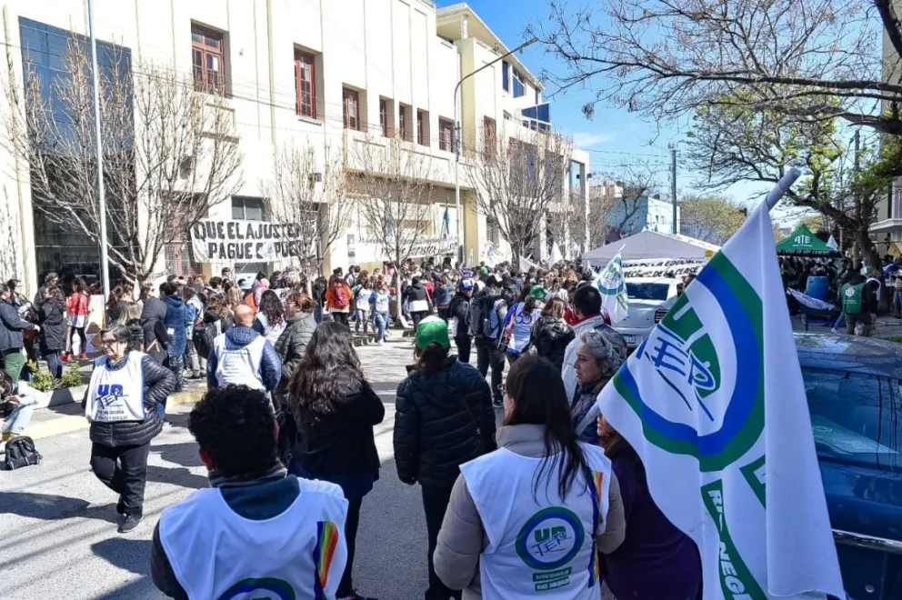 Weretilneck criticó con dureza a UNTER: “Estos violentos educan a nuestros hijos”