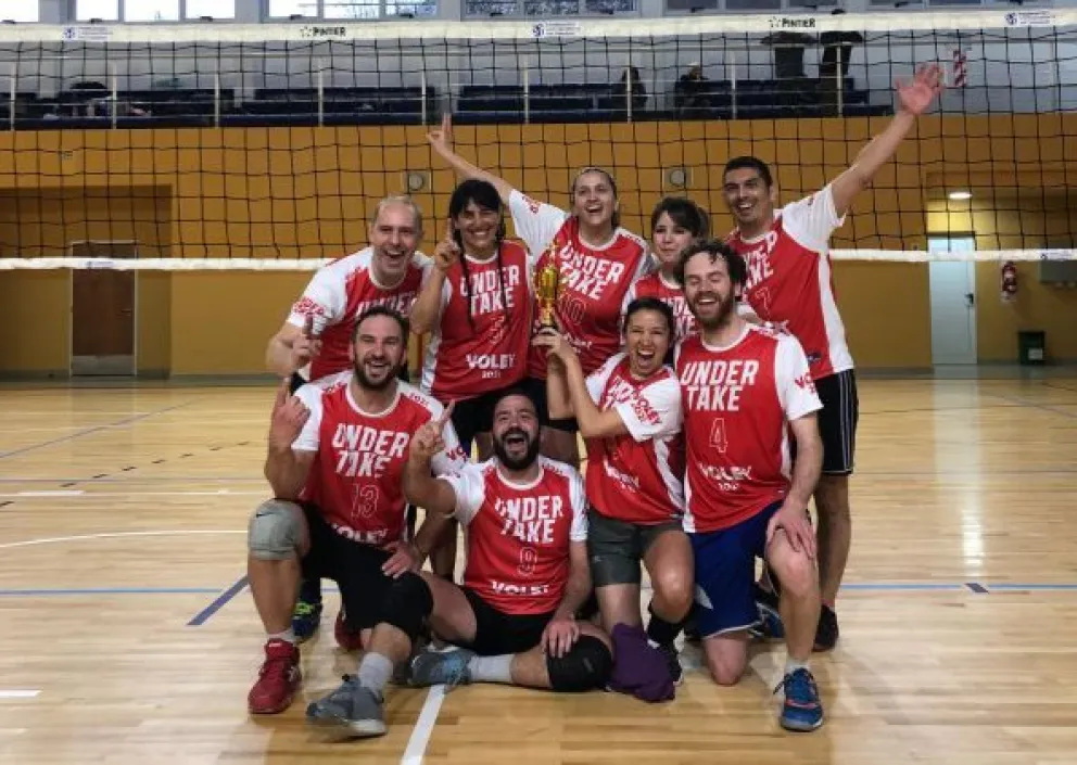 El vóley municipal llevó a cabo otro torneo de adultos mixtos