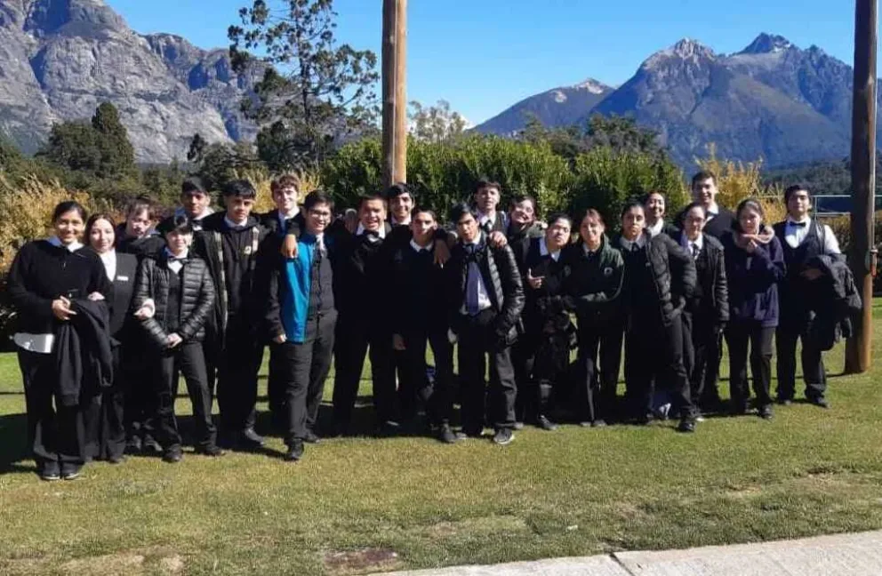 Estudiantes del CET 25 realizan cápsulas de café con chocolate y bombones de frutas autóctonas 