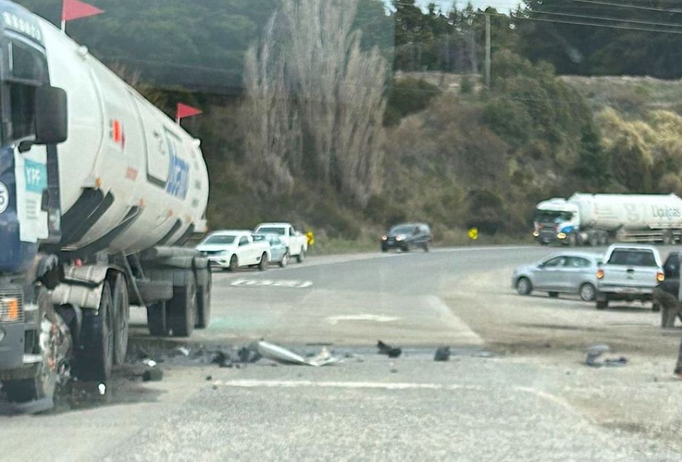 Demoras en Las Chacras por choque entre camión y camioneta en paso a nivel