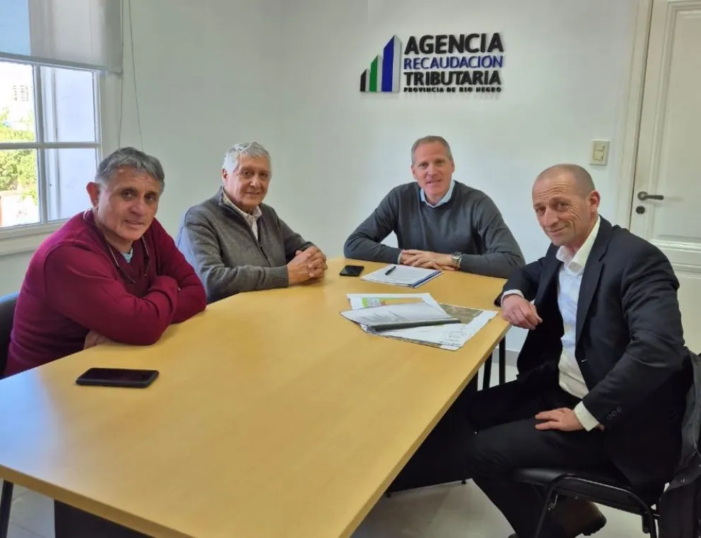 Dina Huapi: Firmaron convenio para determinar deudores con el Municipio y con la Provincia