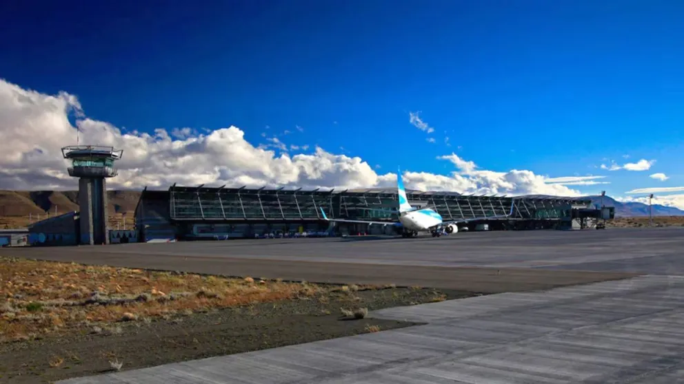 Evacuaron el aeropuerto de El Calafate: pasajero dijo que tenía una bomba y quedó detenido