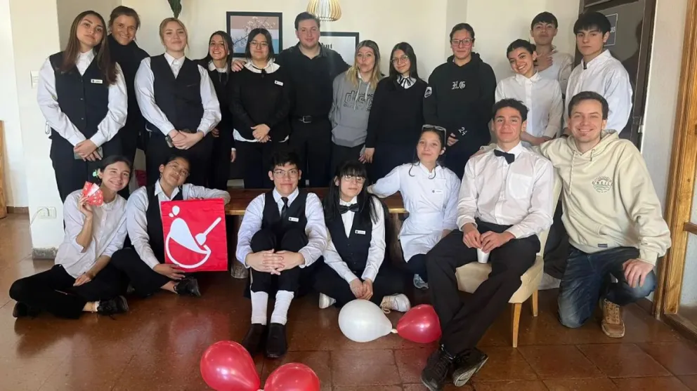 Alumnos del CET N°25 de Bariloche competirán en Montevideo con emprendimiento gastronómico