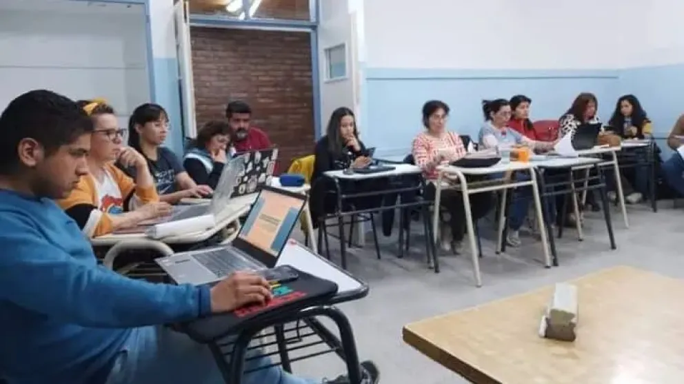 Más de dos mil docentes se capacitan en la estructura curricular modular
