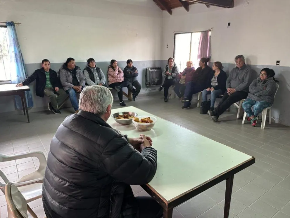 Cortés se reunió con los vecinos del barrio Eva Perón