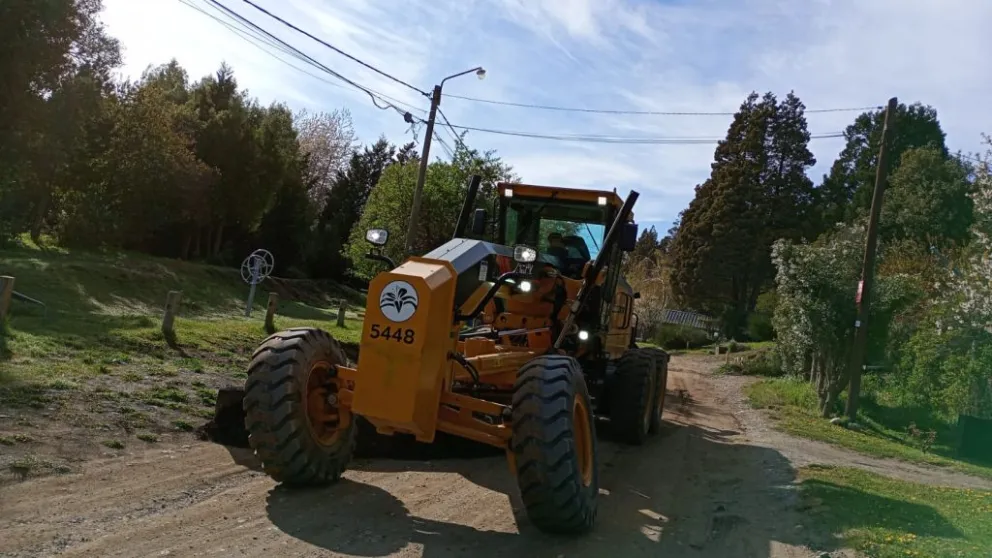Realizan una limpieza general en todo el barrio Pájaro Azul