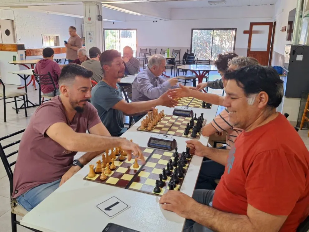 Pulgar en alto en el Grand Prix de ajedrez de octubre