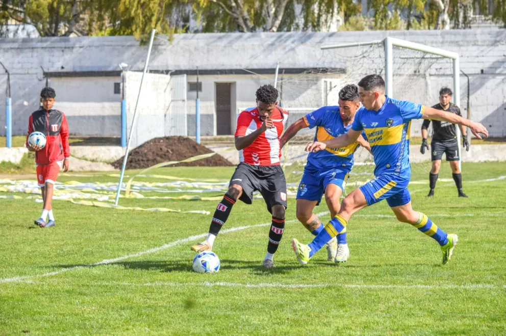 Estudiantes Unidos, el único barilochense que avanzó en el Regional Amateur