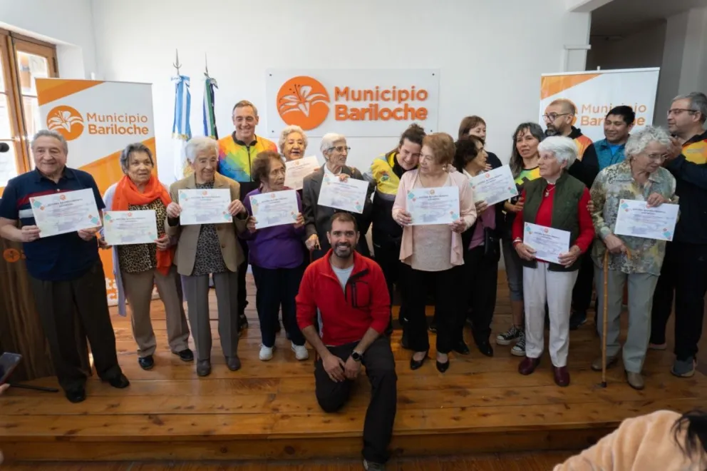 Reconocen a los adultos mayores que participan de las actividades deportivas municipales