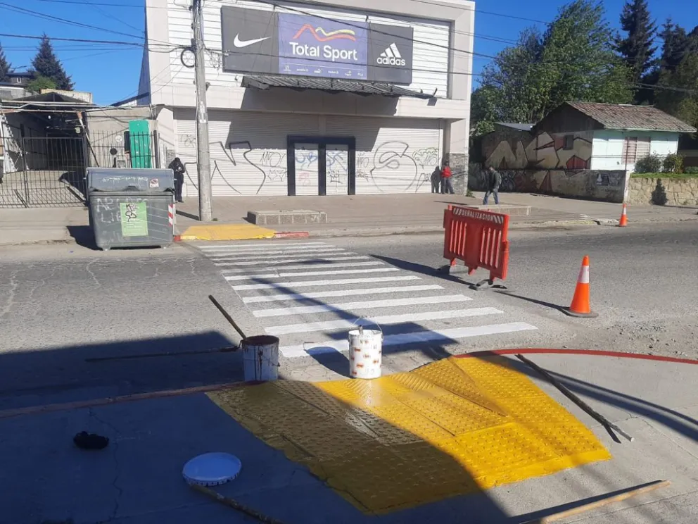 Siguen las demarcaciones viales y el pintado de sendas peatonales