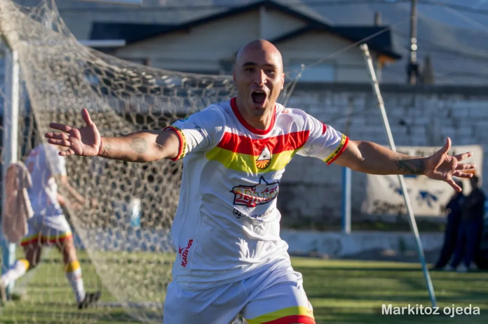 Cruz del Sur le cortó el invicto a Estudiantes y es líder en el Regional