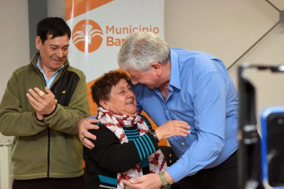 El Municipio entregó escrituras a bajo costo a familias de la ciudad